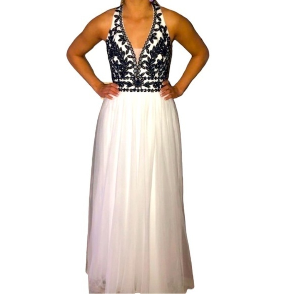 Blondie nites by Stacy Sklar Prom Dress White tulle halter VNeck bead gown Sz 13